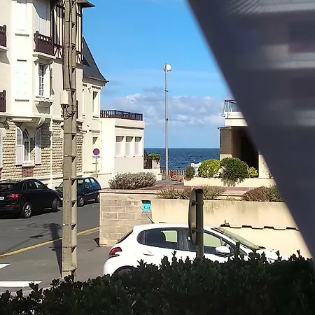 Dans Cabourgeaise * Cabourg